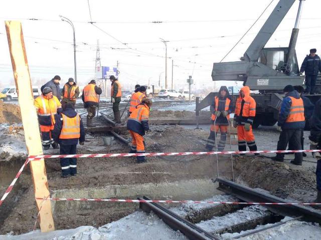 В Улан-Удэ «Водоканал» до сих пор устраняет коммунальную аварию на «Беркуте» (ФОТО)