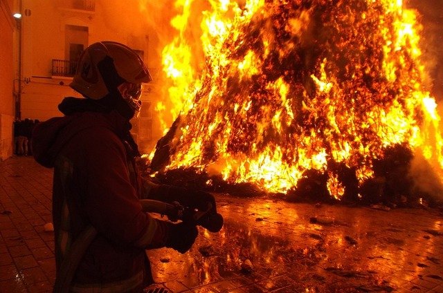 В Улан-Удэ на пожаре сгорел гараж с автомобилем
