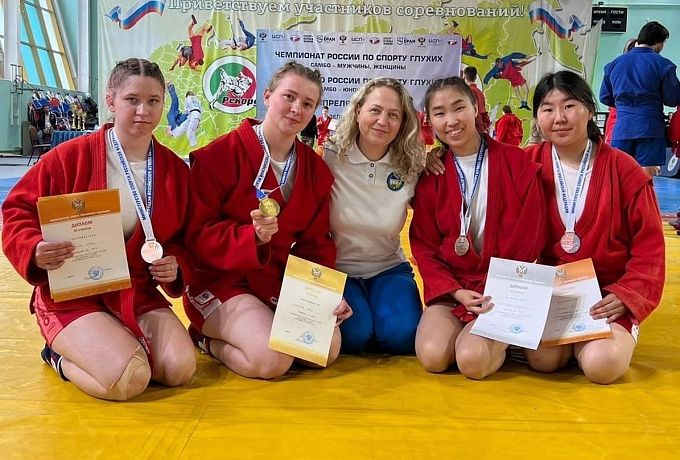 Самбистки из Бурятии завоевали медали чемпионата России
