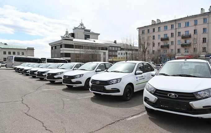 30 новых автомобилей получили поликлиники и больницы Бурятии