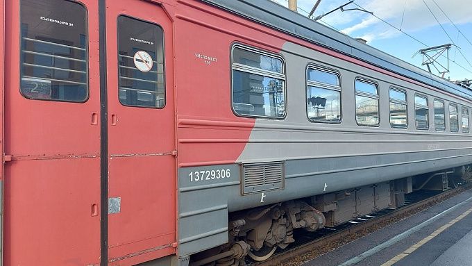 В Улан-Удэ поймали четырех пассажиров, перелезших через забор ж/д вокзала