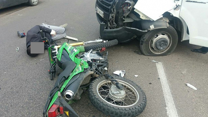 В Улан-Удэ водитель автобуса сбил мотоциклиста (ФОТО)