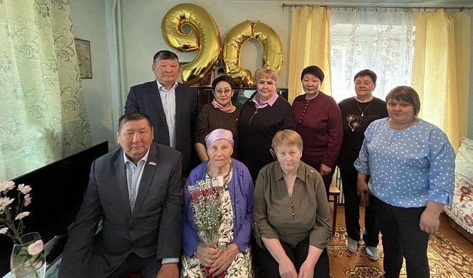 В Бурятии ветеран труда отпраздновала 90-летний юбилей