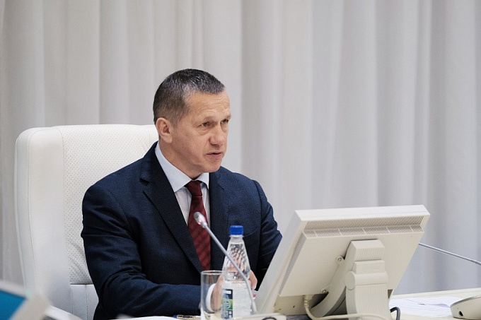 Юрий Трутнев призвал регионы ДФО не спешить со снятием ограничительных мер