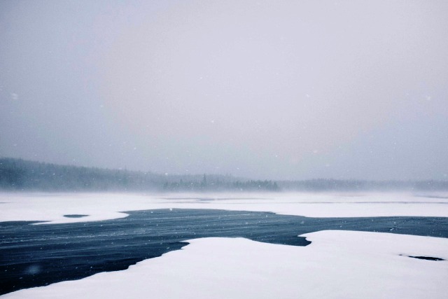 В Бурятии завершилась операция по спасению рыбаков, застрявших на льду озера из-за аномального снегопада