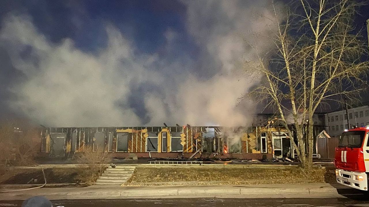 Улан удэ пожар гвоздь. Пожар в кафе. Пожар в Улан Удэ. Возгорание. Пожар в Улан-Удэ последние.