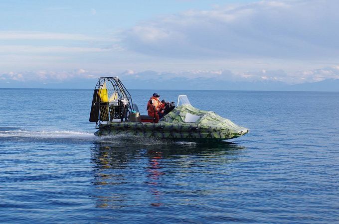На Байкале ночью спасали подростков на резиновой лодке