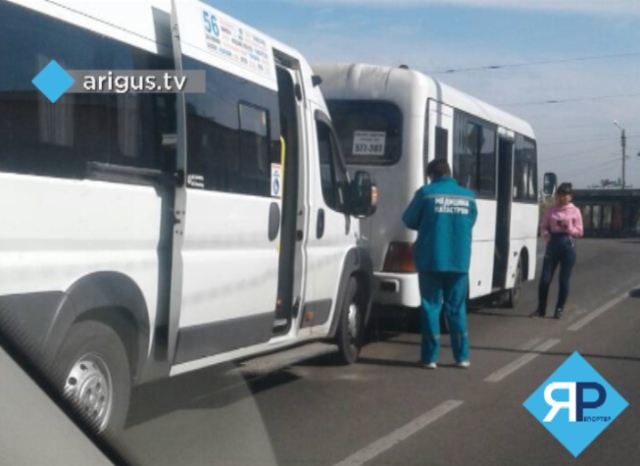  В Улан-Удэ в столкновении двух автобусов пассажиры получили переломы 