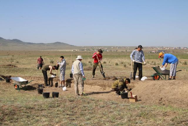 Команда археологов из разных стран «захватывает» Гуннское городище в пригороде Улан-Удэ (ФОТО)