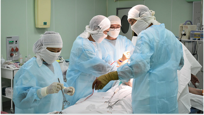 В Улан-Удэ врачи спасли пациента с двумя тяжелыми диагнозами