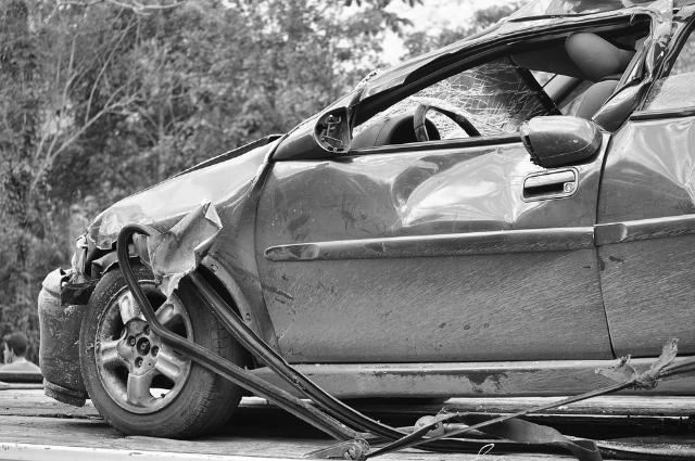 На трассе в Бурятии автомобиль врезался в дерево