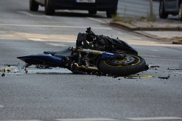 В Бурятии мотоциклист без прав врезался в автомобиль
