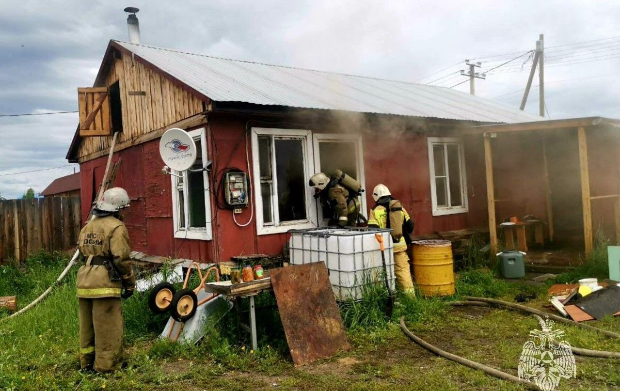 Тело мужчины нашли в полыхающем доме в Бурятии