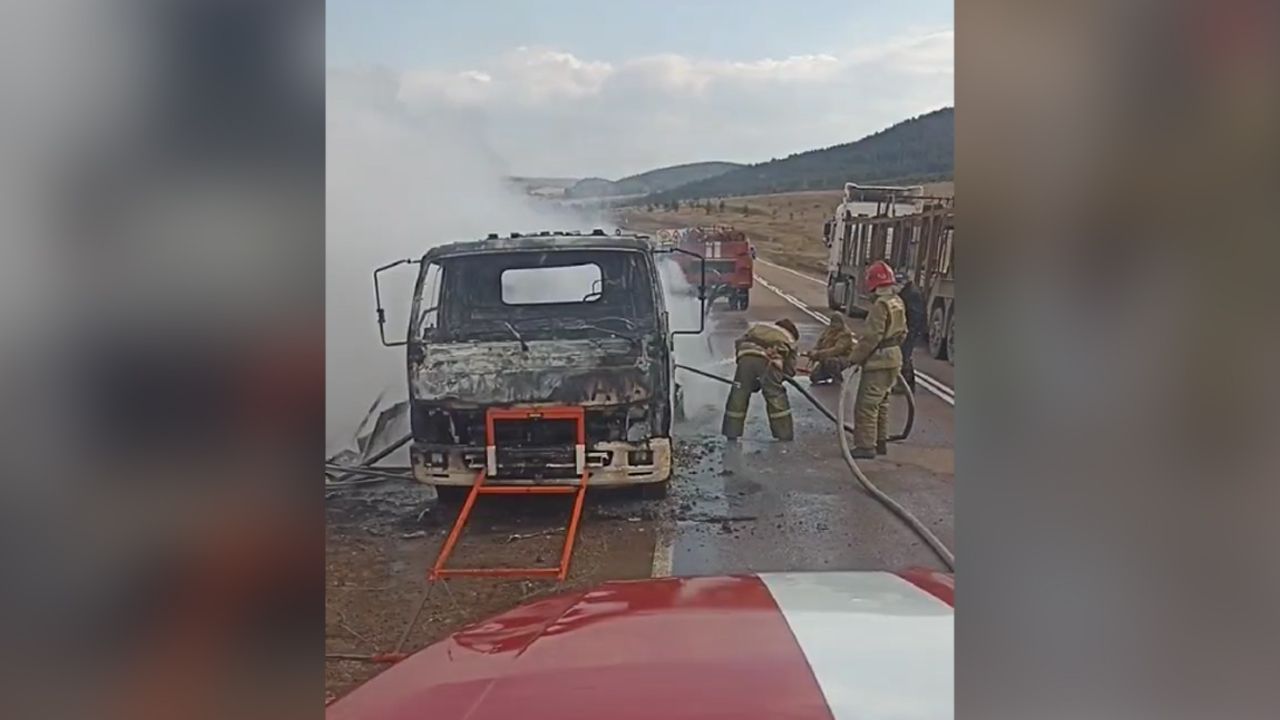 На трассе в Бурятии сгорел грузовик. ВИДЕО