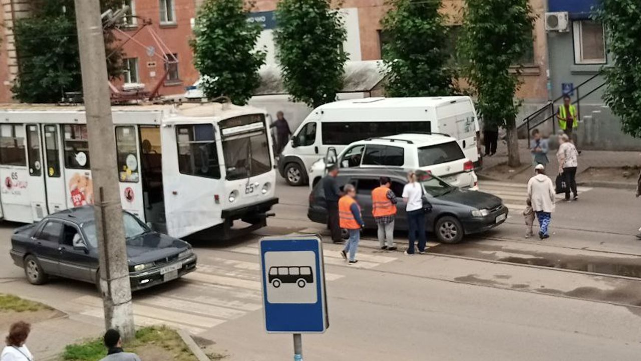 Хотел обогнать по встречке. В Улан-Удэ виновник ДТП с трамваем был сильно  пьян