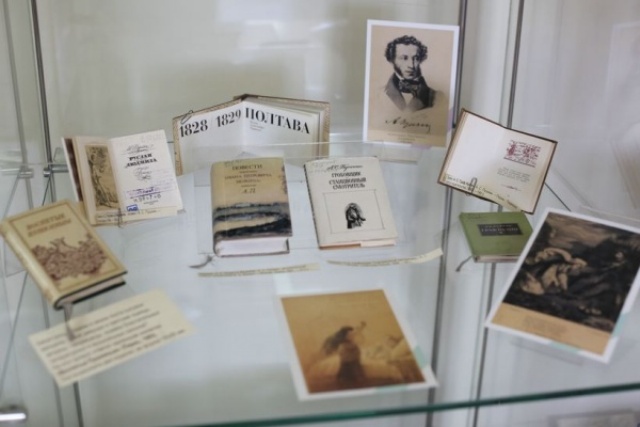 В Улан-Удэ открылась выставка редких миниатюрных книг