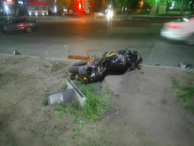 В центре Улан-Удэ автомобиль сбил мотоциклиста (ФОТО)