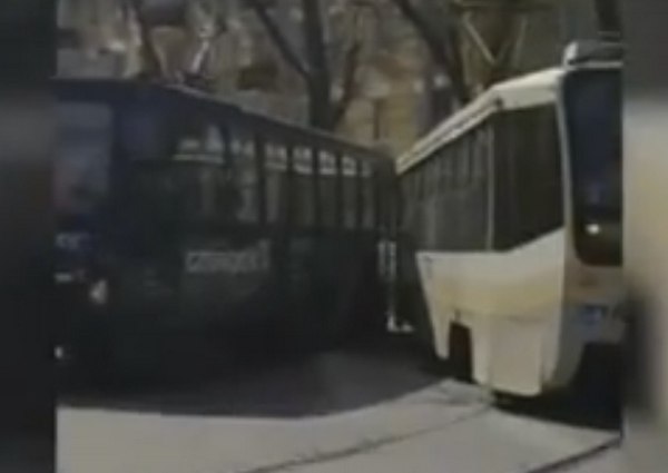 В центре Иркутска столкнулись два трамвая