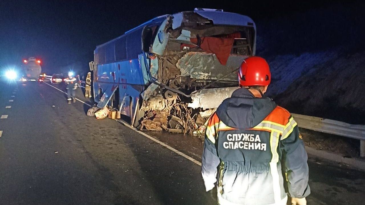 Фура протаранила автобус в Саратовской области. Среди пассажиров находились  жители Бурятии