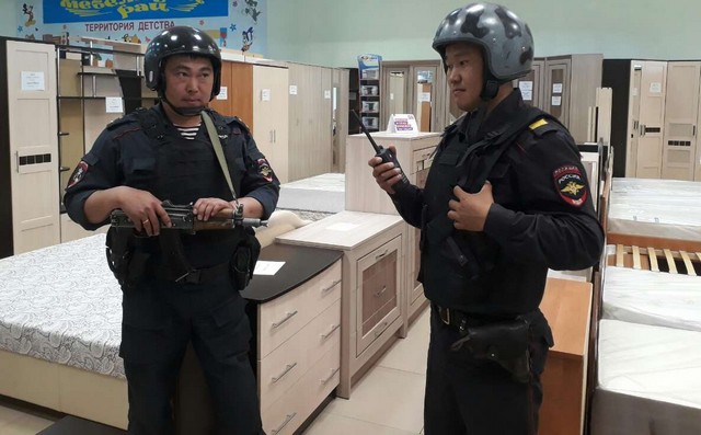 В Бурятии вор спрятался в шкафу мебельного магазина чтобы «обчистить» кассу