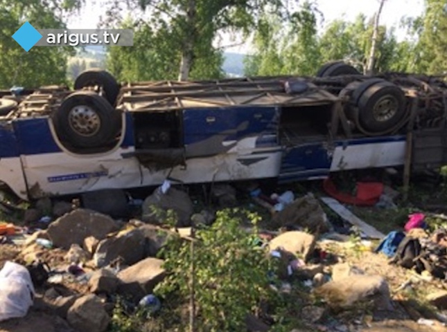 В перевернувшемся автобусе в Забайкалье погибли 11 человек (ФОТО)