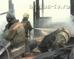 В Улан-Удэ дотла сгорел цех по производству пластиковых окон