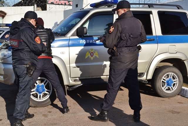 Улан-удэнец на остановке ограбил семилетнюю девочку