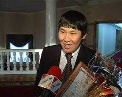 Автор и ведущий программы «Мунгэн Сэргэ» Дашидоржо Болотов удостоен президентской премии «Бурятия-2008»