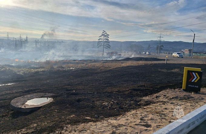 В Улан-Удэ стала чаще гореть сухая трава В Улан-Удэ стала чаще гореть сухая трава