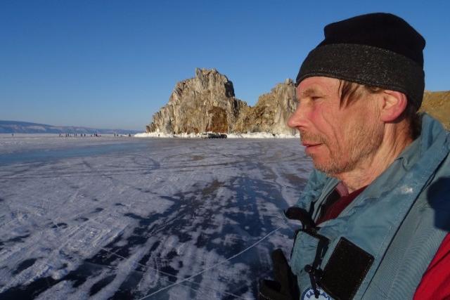 Пенсионер из Екатеринбурга прошёл 700 километров по Байкалу на коньках и на лыжах