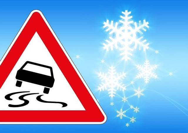 Вниманию водителей: На дорогах Бурятии возможны снежные накаты и заносы
