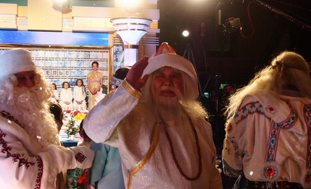 Белый старец из Бурятии принял участие в новогоднем «Поле чудес» и подарил Якубовичу четыре вида бууз (ФОТО)