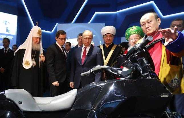 Президент России совместно с Дамба Аюшеевым оценили новый мотоцикл проекта «Кортеж»