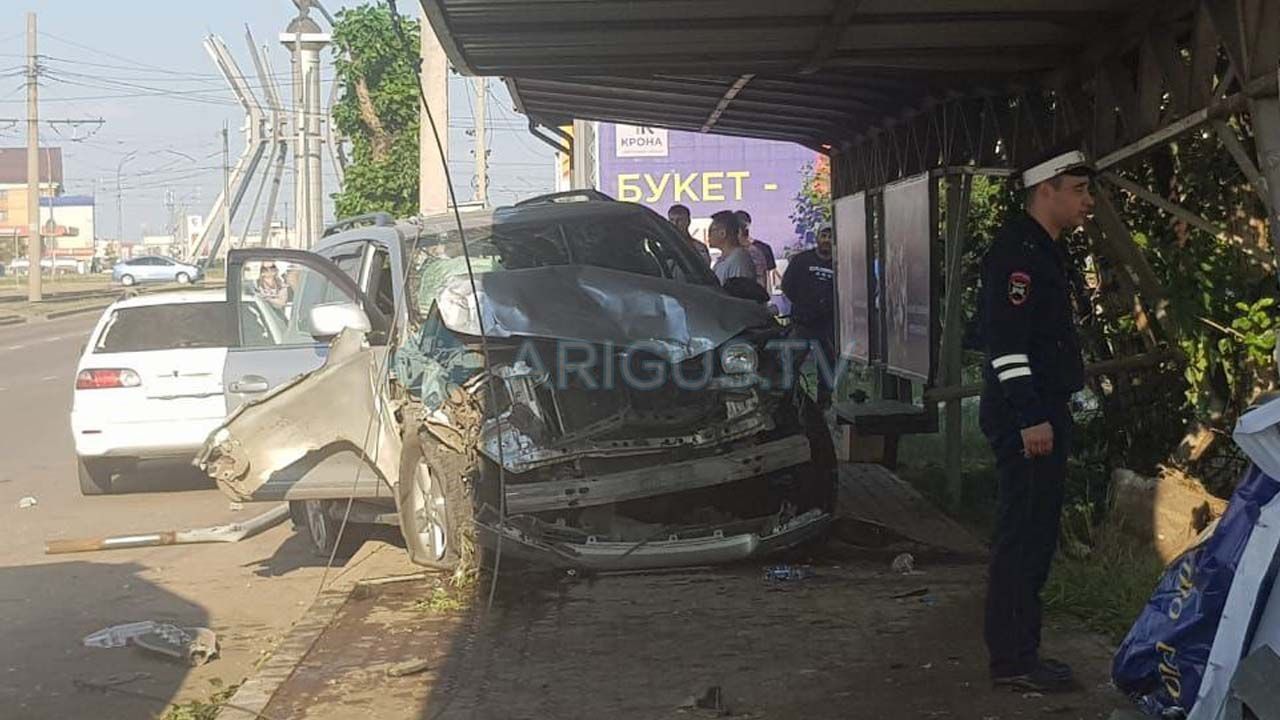 В Улан-Удэ задержали водителя, сбившего людей на остановке