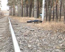 В Улан-Удэ рядом с трамвайными путями обнаружено окровавленное тело мужчины