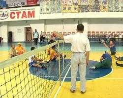 Как играть в волейбол сидя. В Улан-Удэ завершились соревнования среди инвалидов