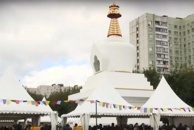 В Москве возвели 15-метровую буддийскую ступу