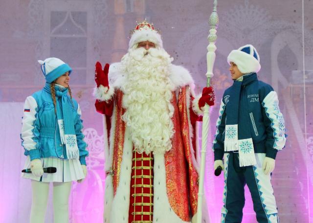 Главный Дед Мороз России подарил ангарской школьнице розовые коньки