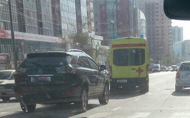 В Улан-Удэ водитель Lexus сбила девушку на «зебре»