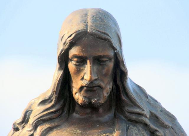 Посреди Байкала предложили установить 80-метровую статую Иисуса от Зураба Церетели
