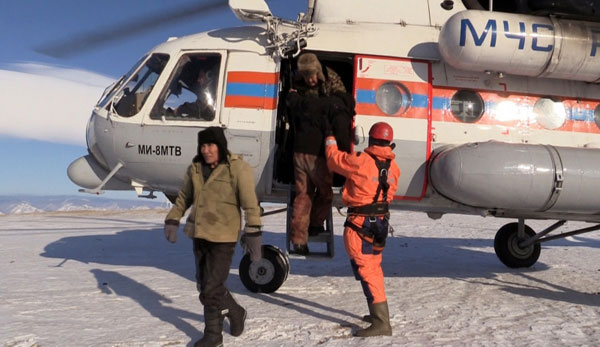 Девять рыбаков более суток провели на дрейфующей в Байкале льдине