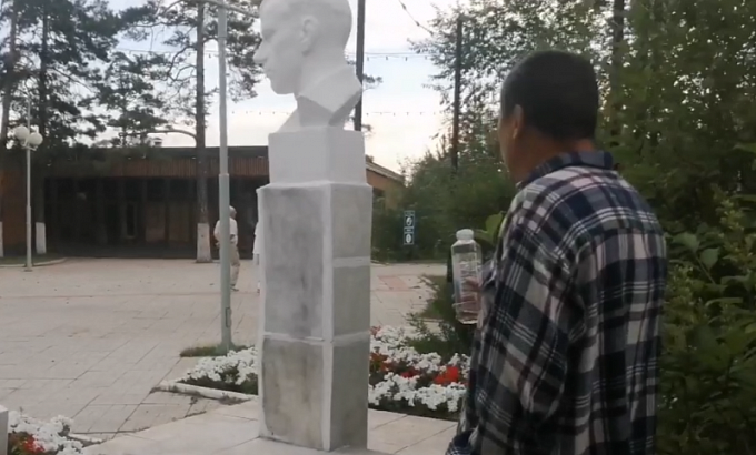 В Улан-Удэ осквернившего памятник вандала заключили под стражу