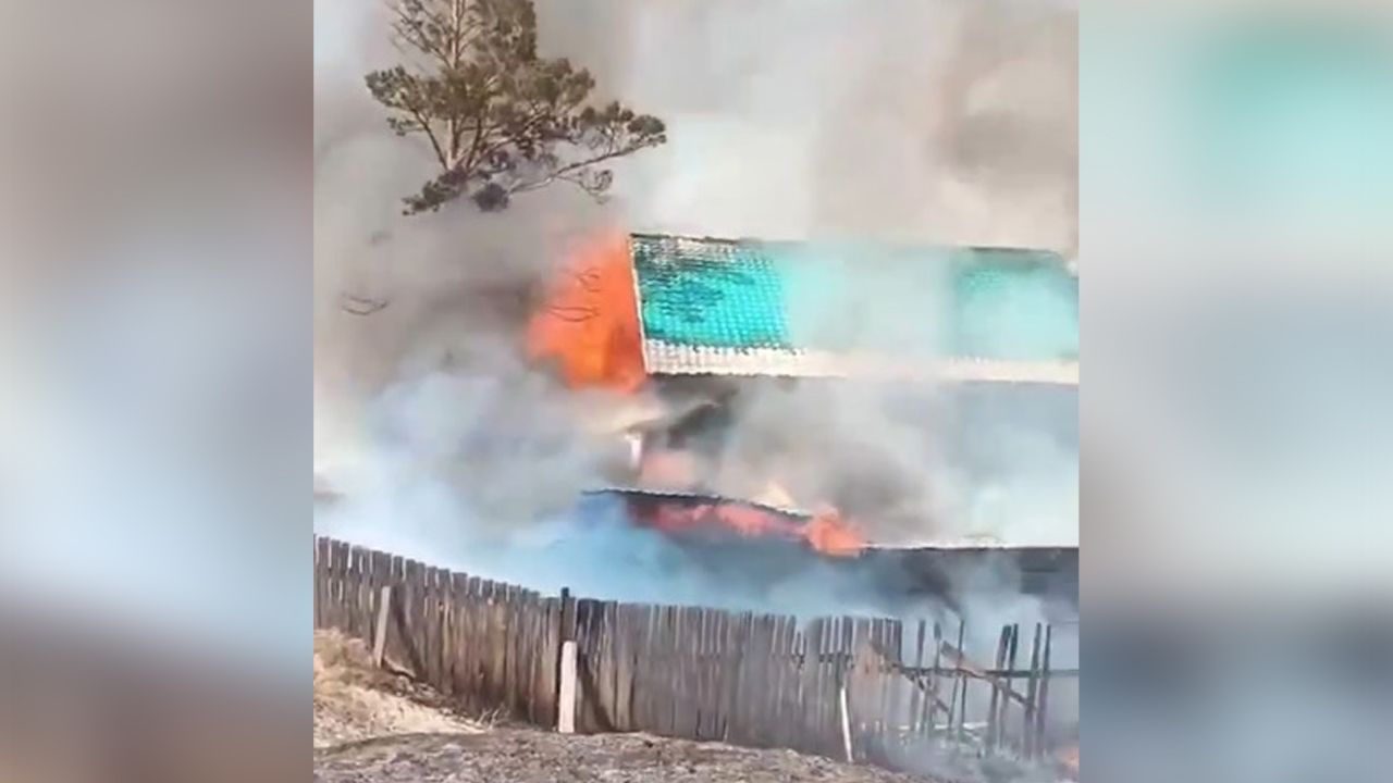 Семья с пятью детьми осталась без крова из-за пожара в пригороде Улан-Удэ