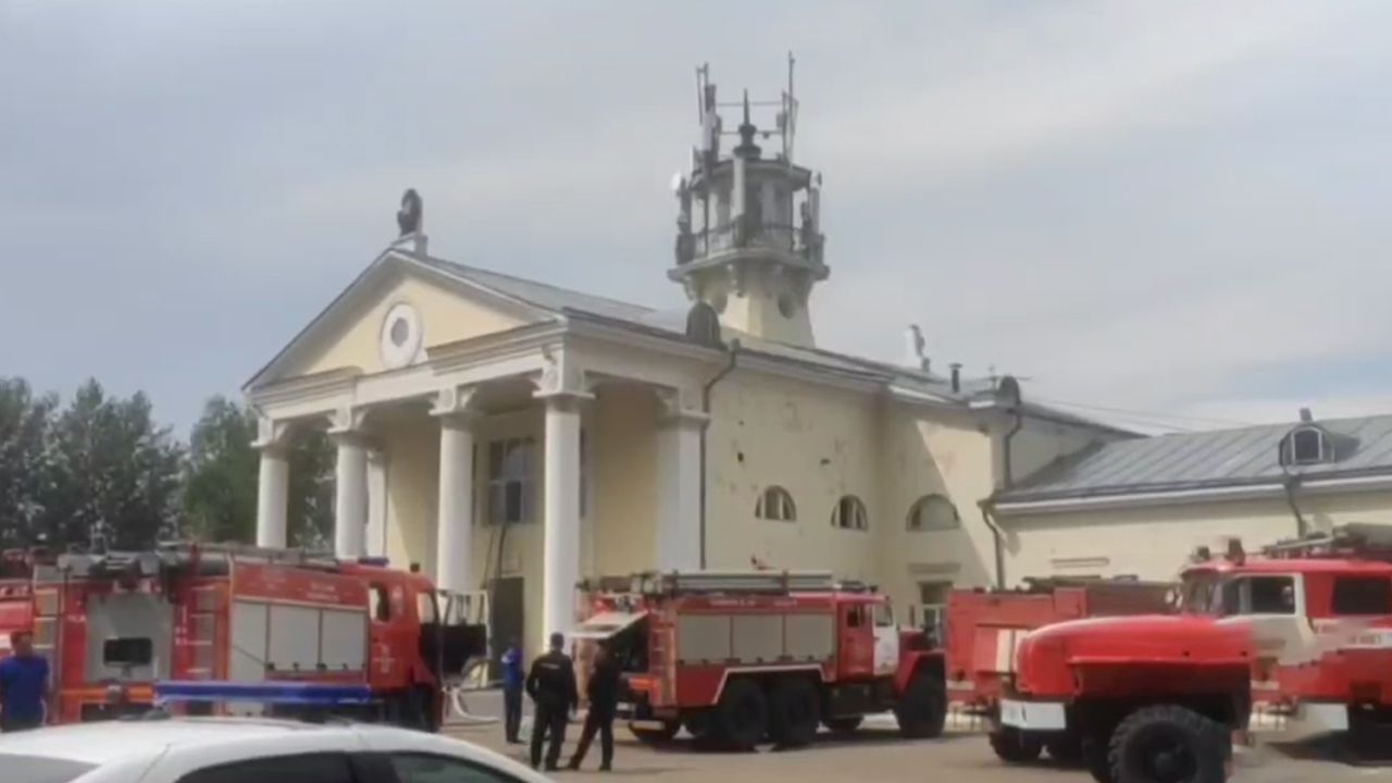 В Улан-Удэ горело здание старого аэропорта