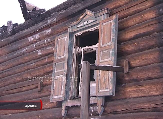В Улан-Удэ при пожаре в деревянном доме погиб мужчина 