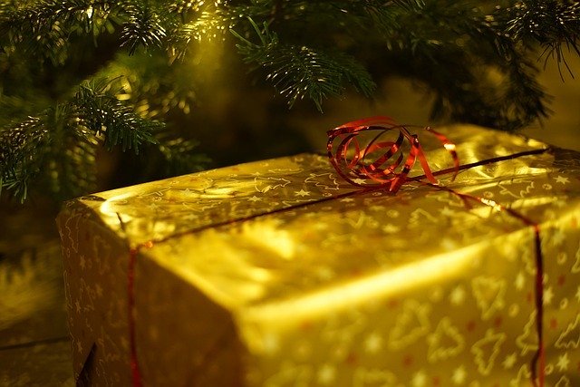 Россияне попросили бы у Деда Мороза в подарок здоровья, денег и счастья
