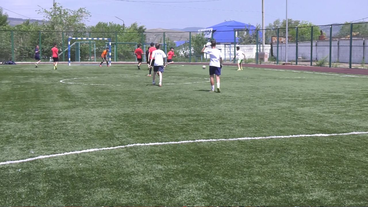 Школа 18 улан. ДЮСШ 5 Улан-Удэ футбол. Детский стадион. Спарта Улан-Удэ футбол. Детский футбольный турнир в Каменке.
