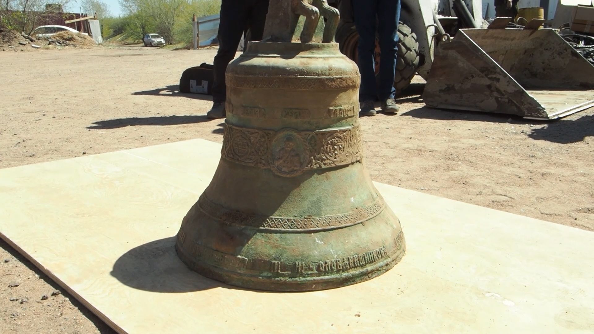 В центре Улан-Удэ на месте снесенных домов откопали старинный колокол