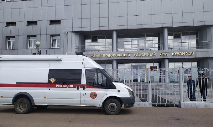 В Улан-Удэ из-за угроз взрыва вновь эвакуируют людей