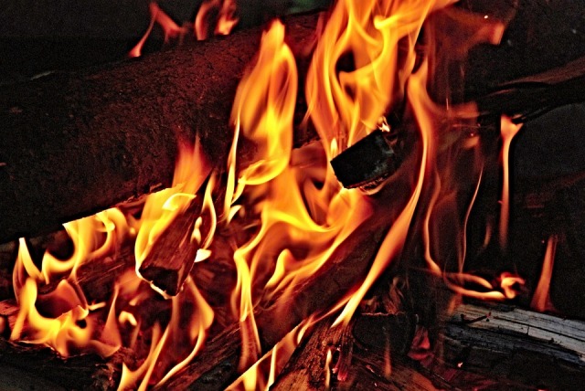 Житель Бурятии хотел погреться у костра и устроил лесной пожар 